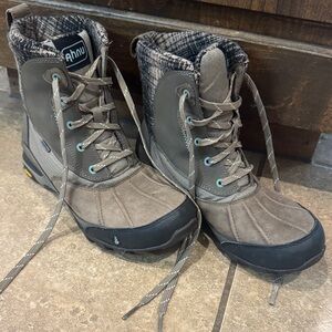 Ahnu Women's Taupe Lace-Up Winter Boots